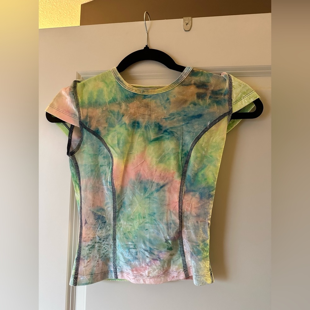 Wilfred free XS short sleeve fun color top